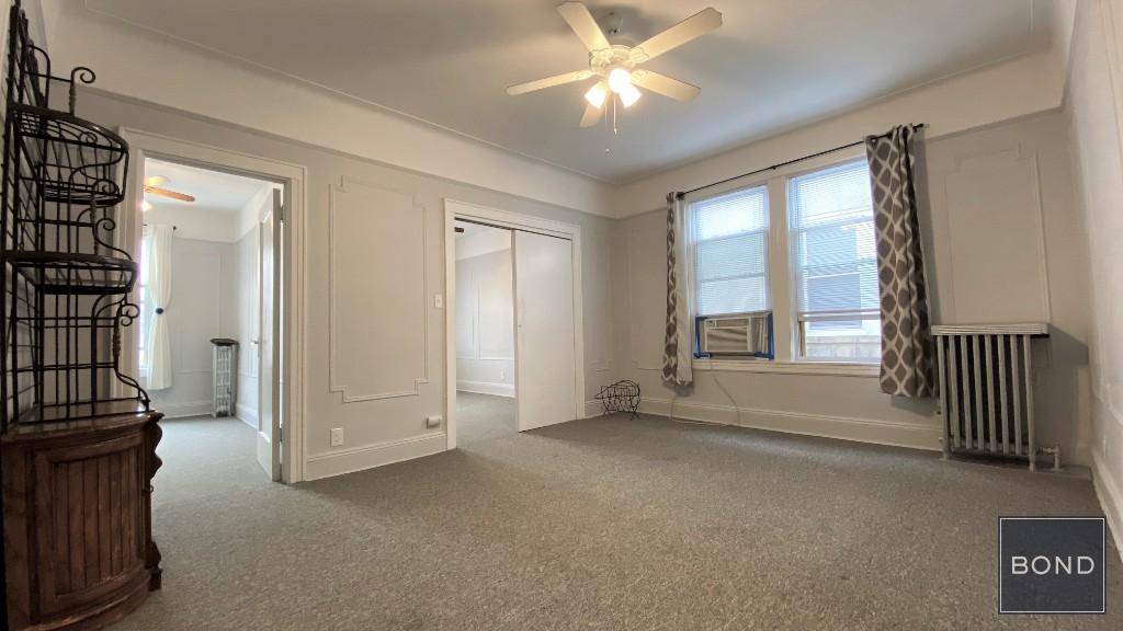 Massive 2 Bedroom Apartment in Astoria with Living Room !
