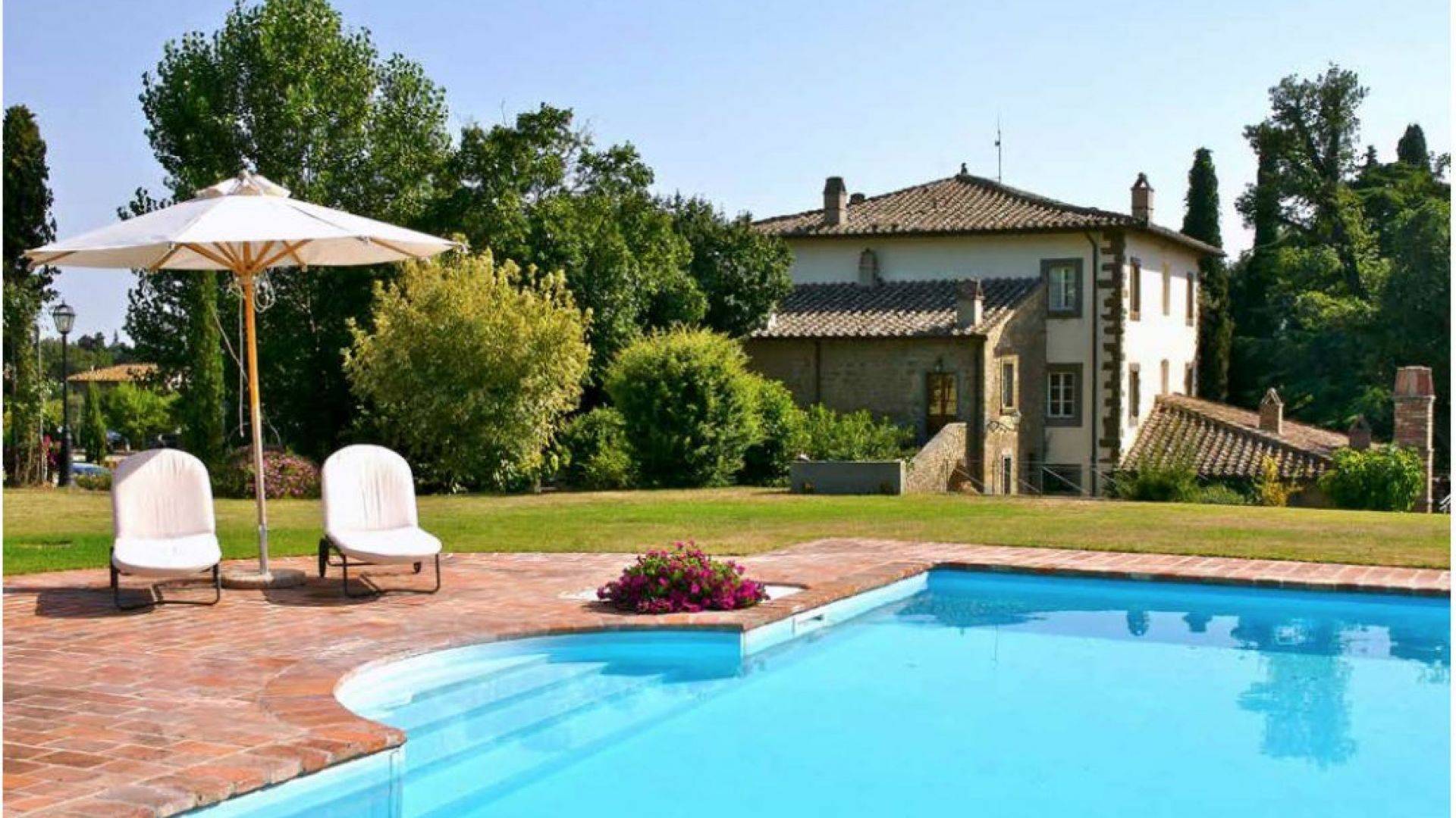 An 18th century villa renovated and transformed into a prestigious relais is for sale in Cortona, Arezzo.