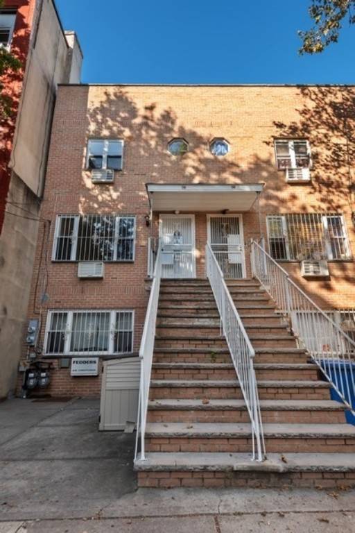 This charming two family residence sits within the vibrant Mott Haven section of the South Bronx, a burgeoning neighborhood boasting a plethora of brand new luxury apartments and a thriving ...