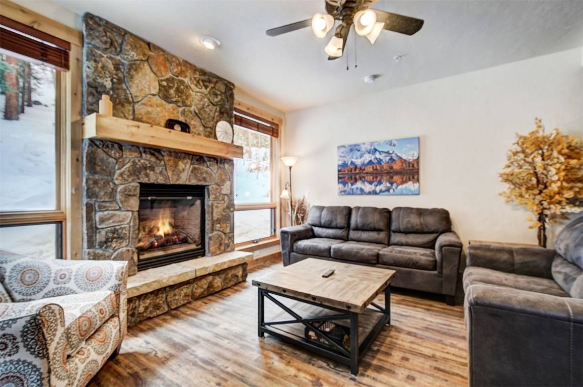 Enjoy the open floor plan, cozy atmosphere and the privacy of boarding national forest.