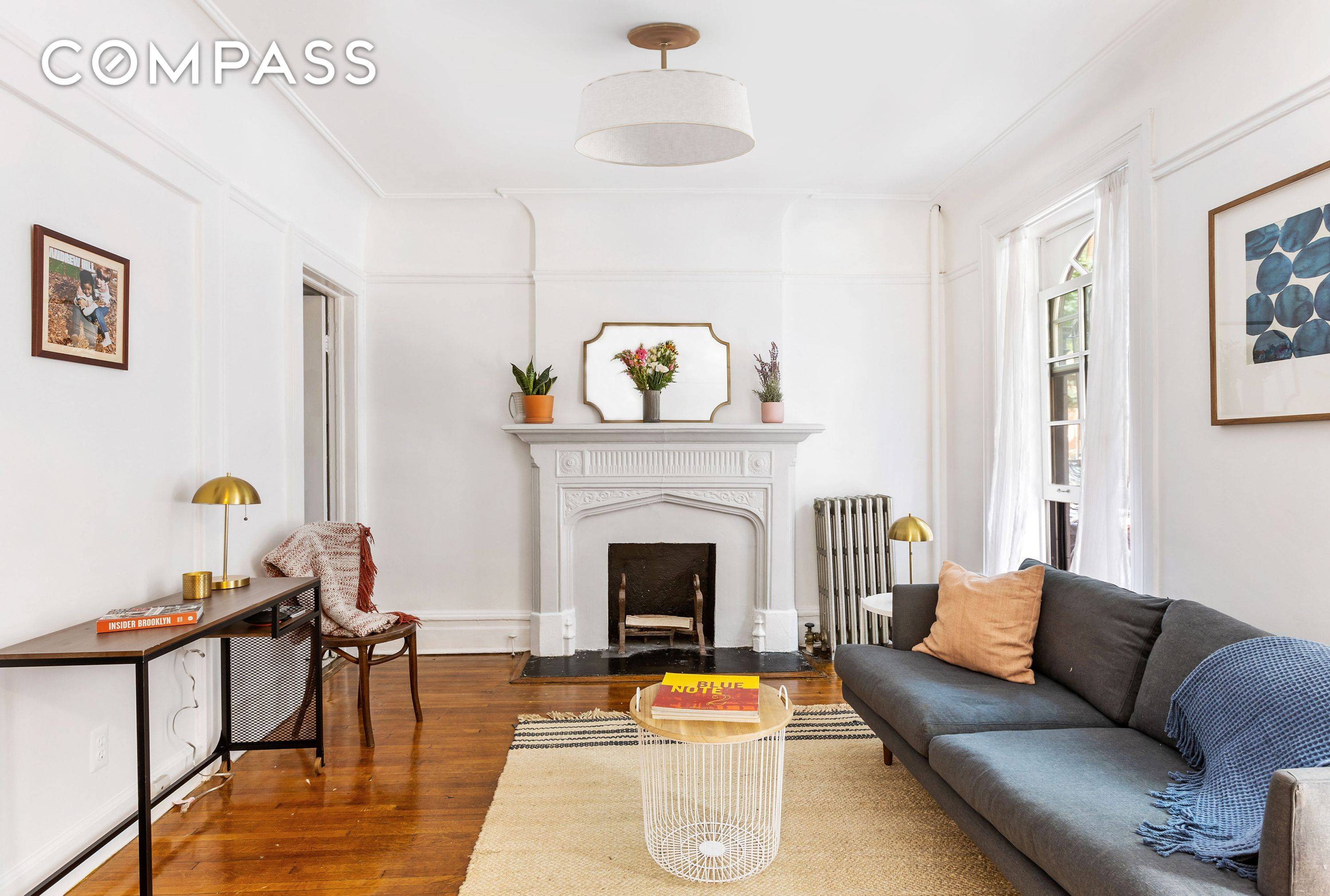 This is the Brooklyn Heights alcove studio you've been waiting for !