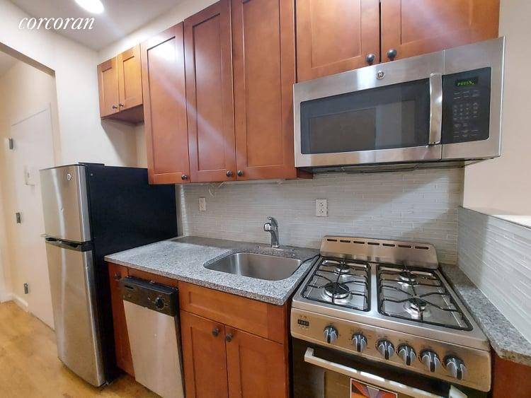 Same Day Showings ! This one bedroom Rent Stabilized apartment is located on the Upper East Side.