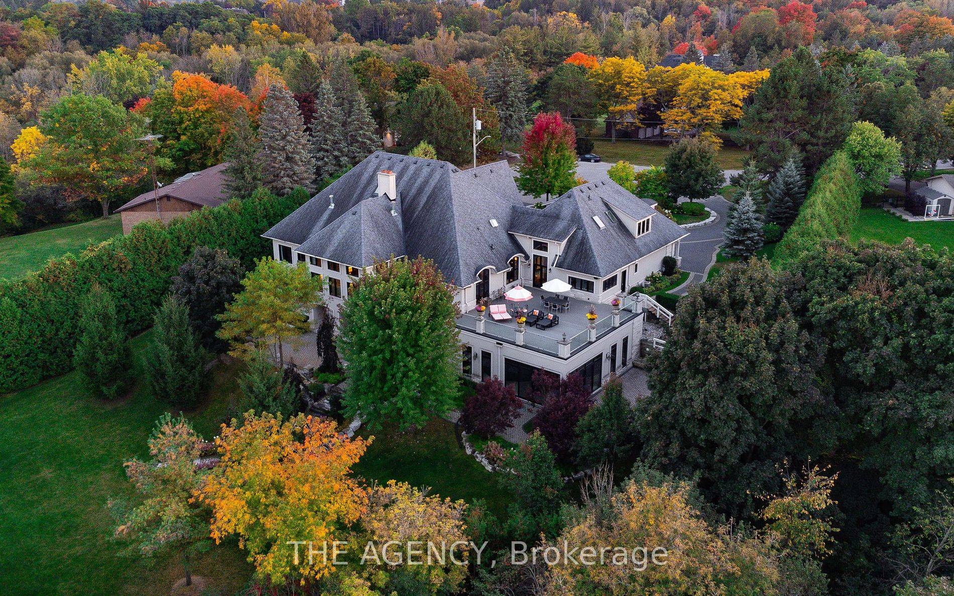 2. 6 acres on a quiet cul de sac, nestled in the coveted Kingscross Estates !