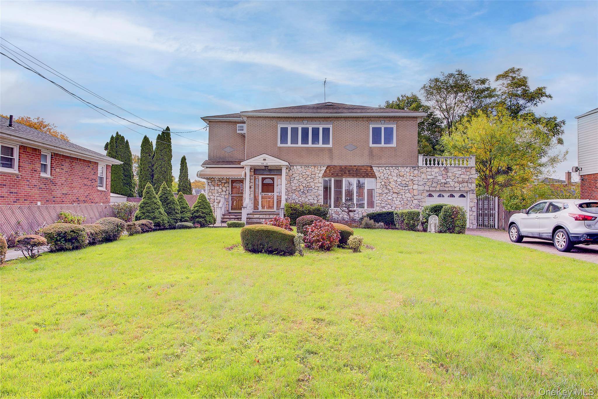 Huge 3 bedroom, 2 bath apartment located on the 2nd floor of a private home in prime Whitestone with approximately 1700 sqft of living space.