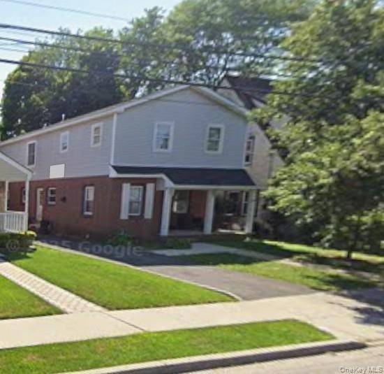 Charming brick and wood house in the heart of Hempstead !