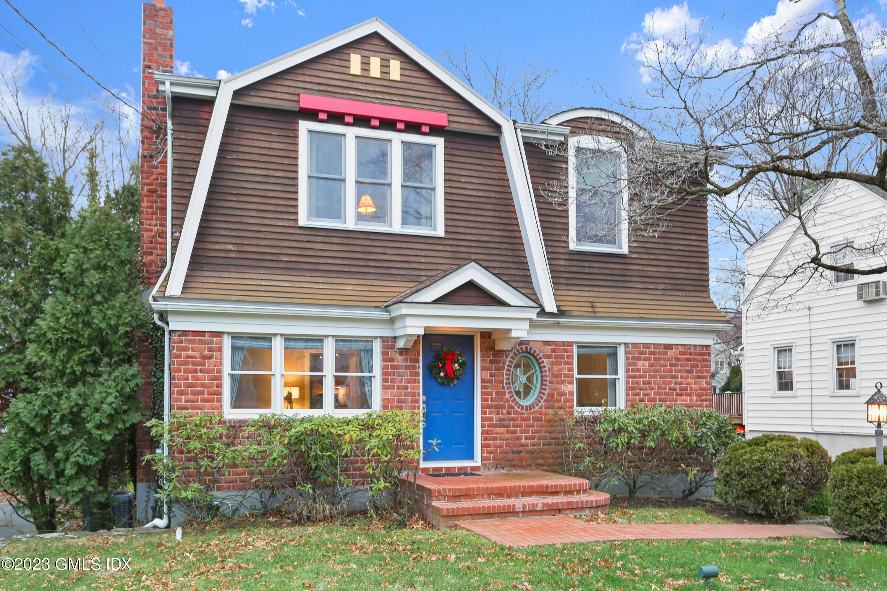 Picture Perfect 3 bedoom, 3 bath Cape Cod in desirable Old Greenwich !