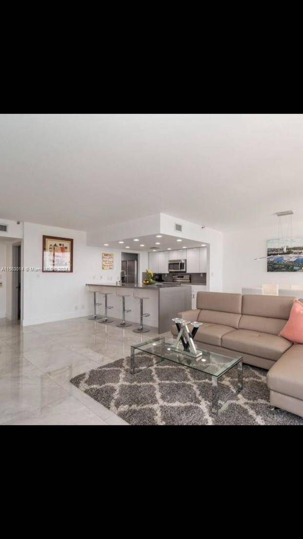 Contemporary turnkey, remodeled condo 1 bedroom can be converted into a 2 bedrooms.