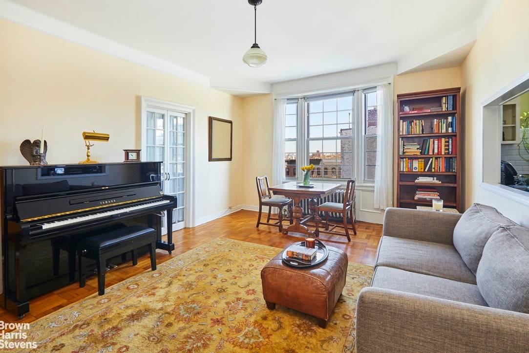 Perfect Prewar on Prospect Park This high floor prewar two bedroom in the heart of Park Slope offers charming original details, tasteful modern updates, and beautiful views of the Brooklyn ...