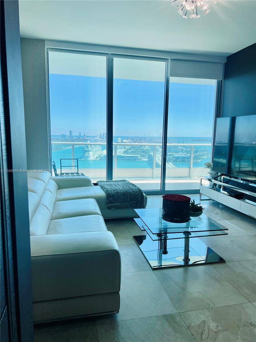 Rarely available 04' Line at the prestigious 900 Biscayne Bay offers expansive 44th floor unobstructed views of the Atlantic Ocean, Biscayne Bay, and skyline views of Downtown and South Beach.