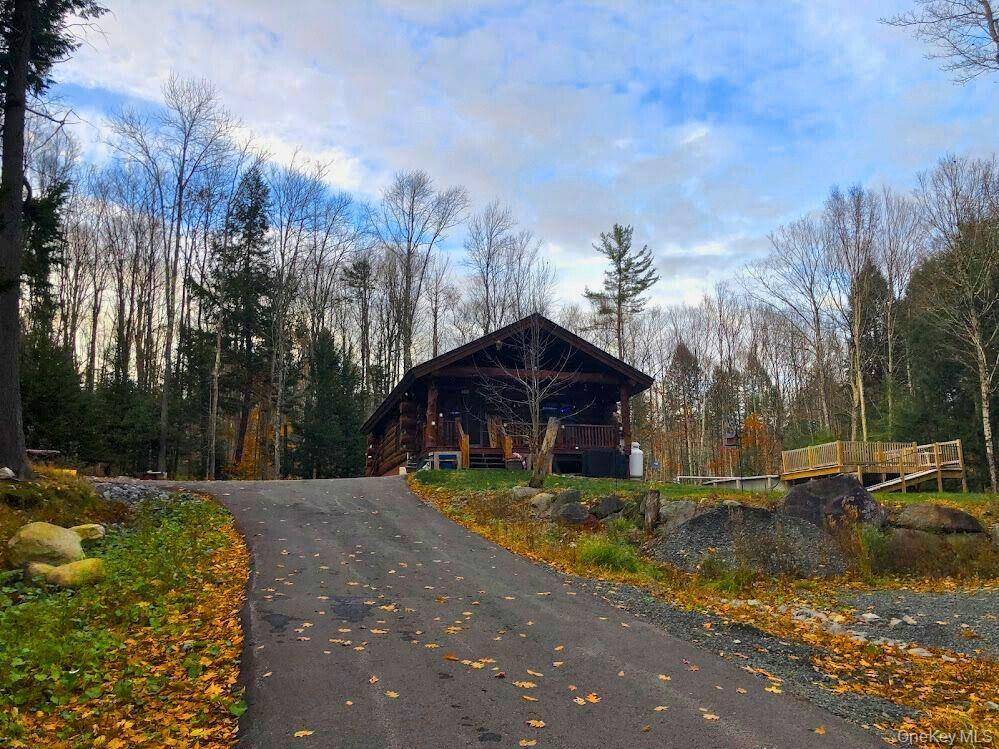 Welcome to this Adirondack retreat.