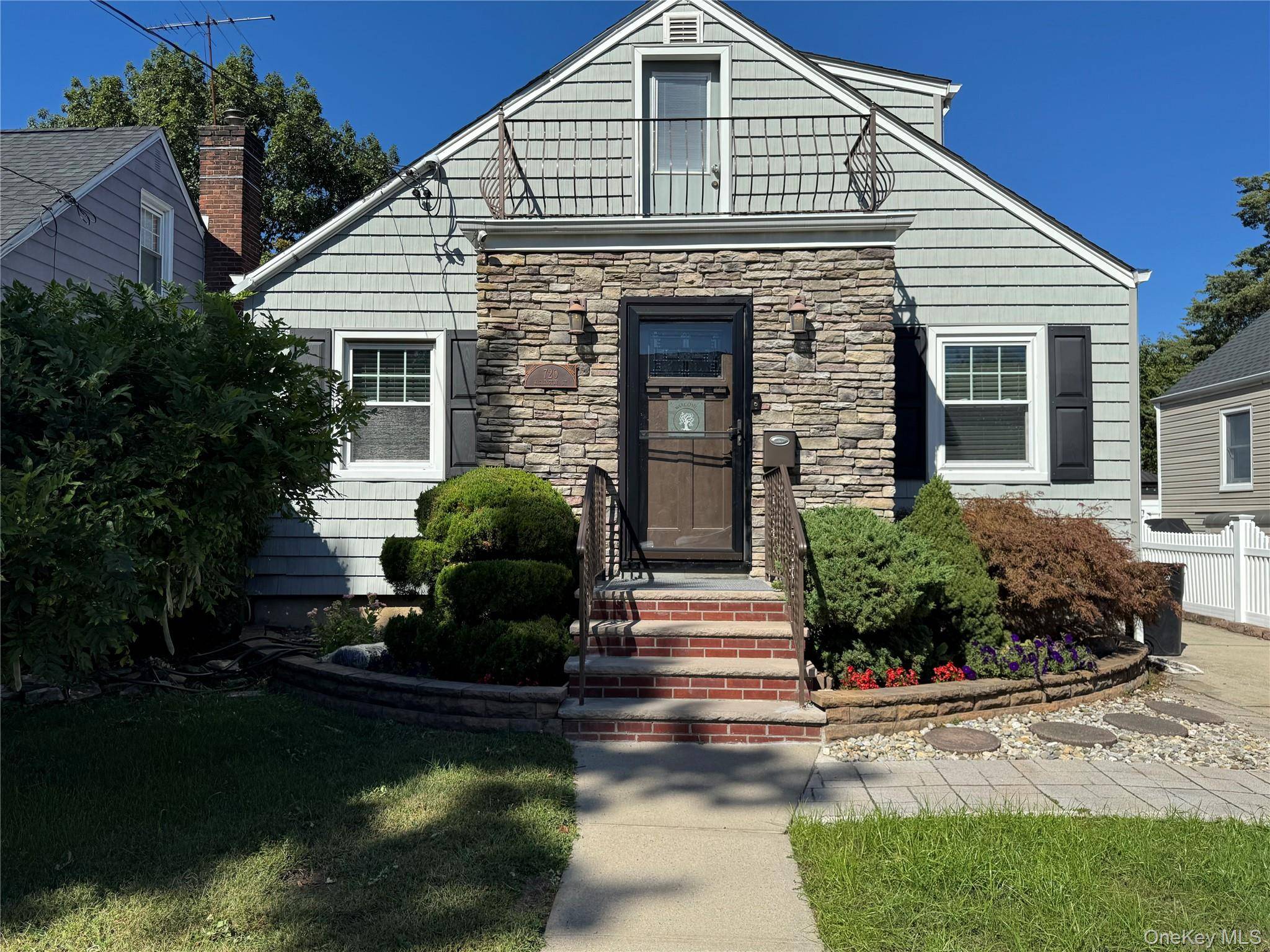 Welcome to 720 Washington Street in the heart of Franklin Square !