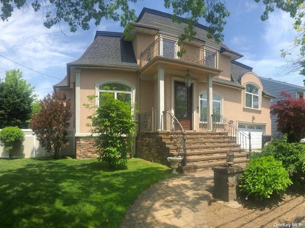 Magnificent Bright amp ; Sunny furnished 6 Bedroom, 5 Bath Home Prime location in Cedarhurst Features Dream Kitchen With Granite Countertops, Two Sinks, Two Ovens, Two Microwaves, Formal Dining Room ...