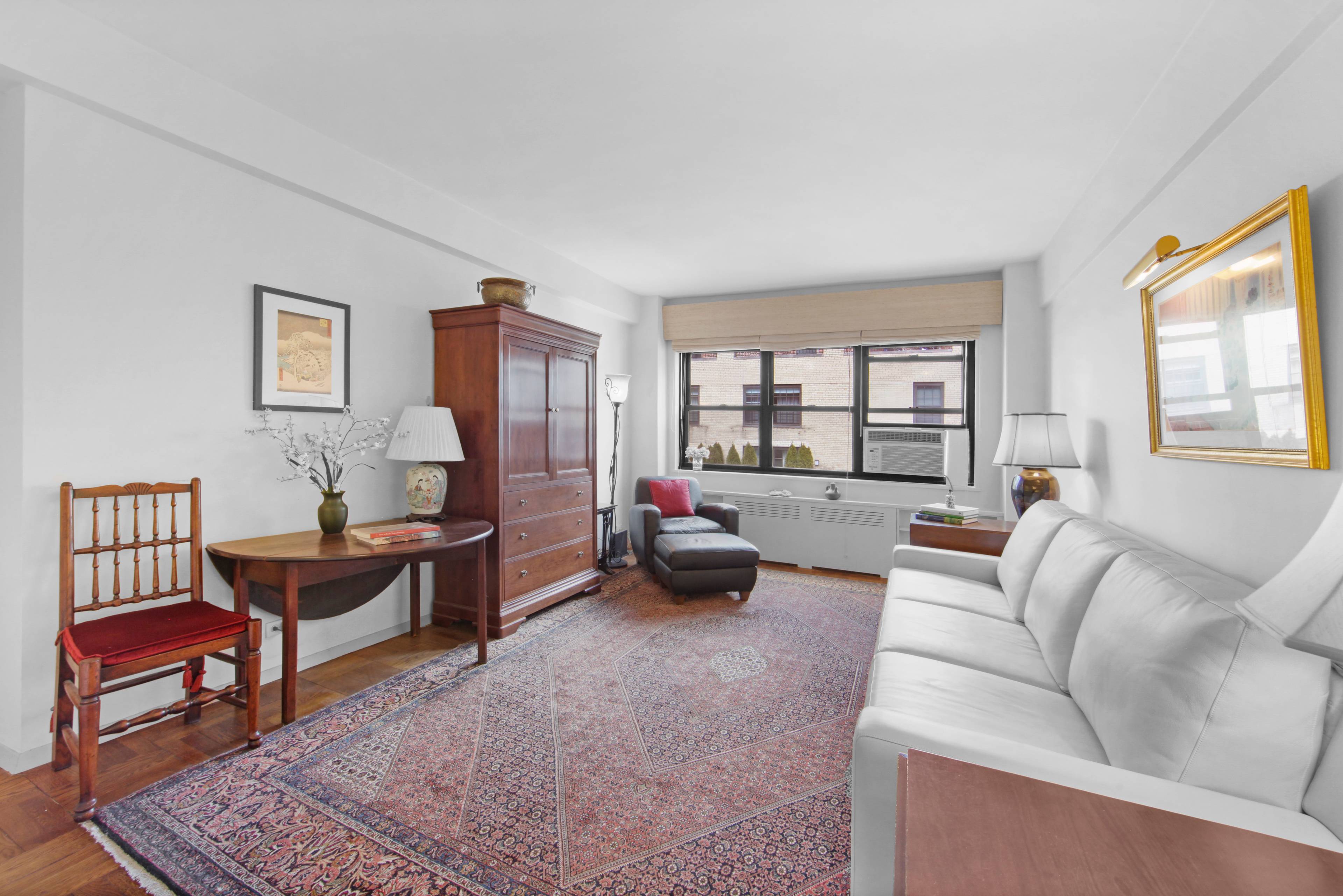 Introducing this exquisite top floor residence on the A line, nestled in the prestigious enclave of Carnegie Hill, within the Upper East Side.