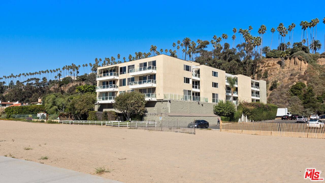 723   Palisades Beach Rd 2BR Santa Monica La