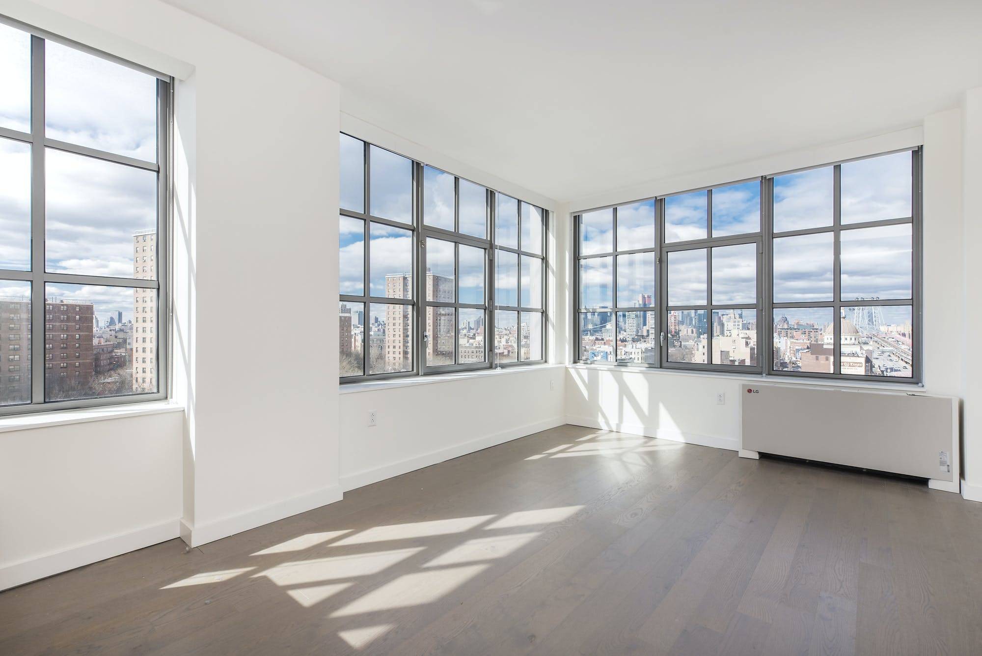 2 Months Free on a 12 Month Lease 3 Months Free on a 24 Month Lease An impressive sun drenched home boasting unobstructed views of Brooklyn and Manhattan.