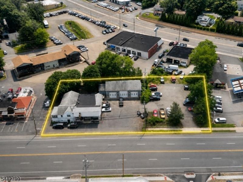 Droneview-2 bldgs w/extra lot