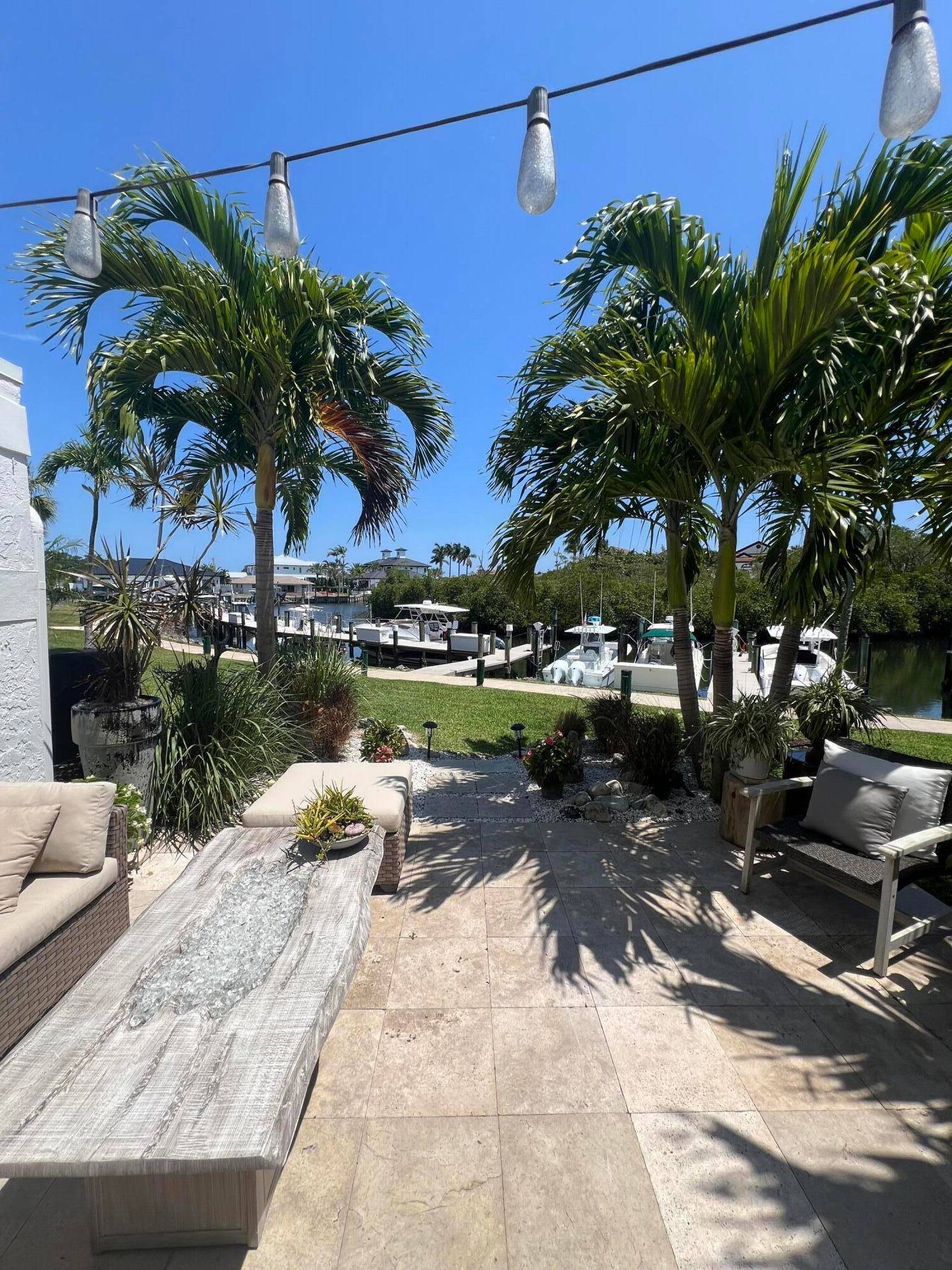 Turnkey seasonal rental available in a vibrant boating community on the Intracoastal Waterway !