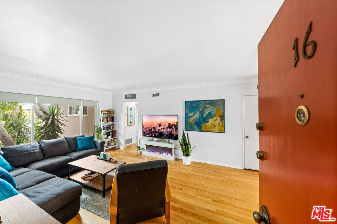 1330 N Crescent Heights Blvd 2BR Hollywood Hills East La