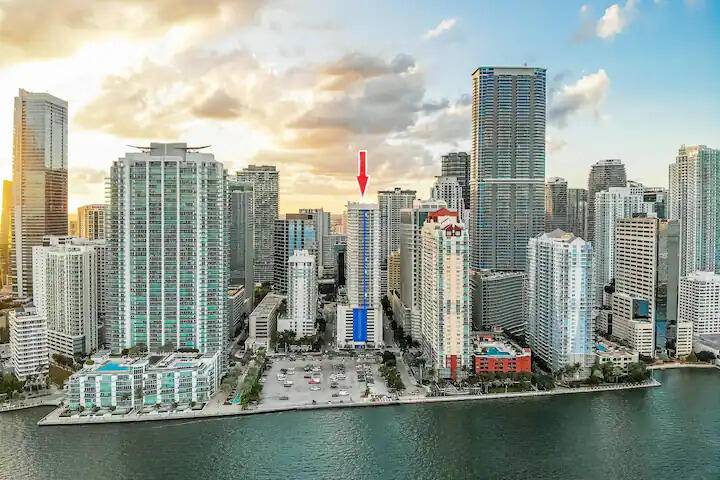 Attention investors ! Don't miss out on the chance to own one of the top performing Airbnb Short Term Rental properties in Brickell.