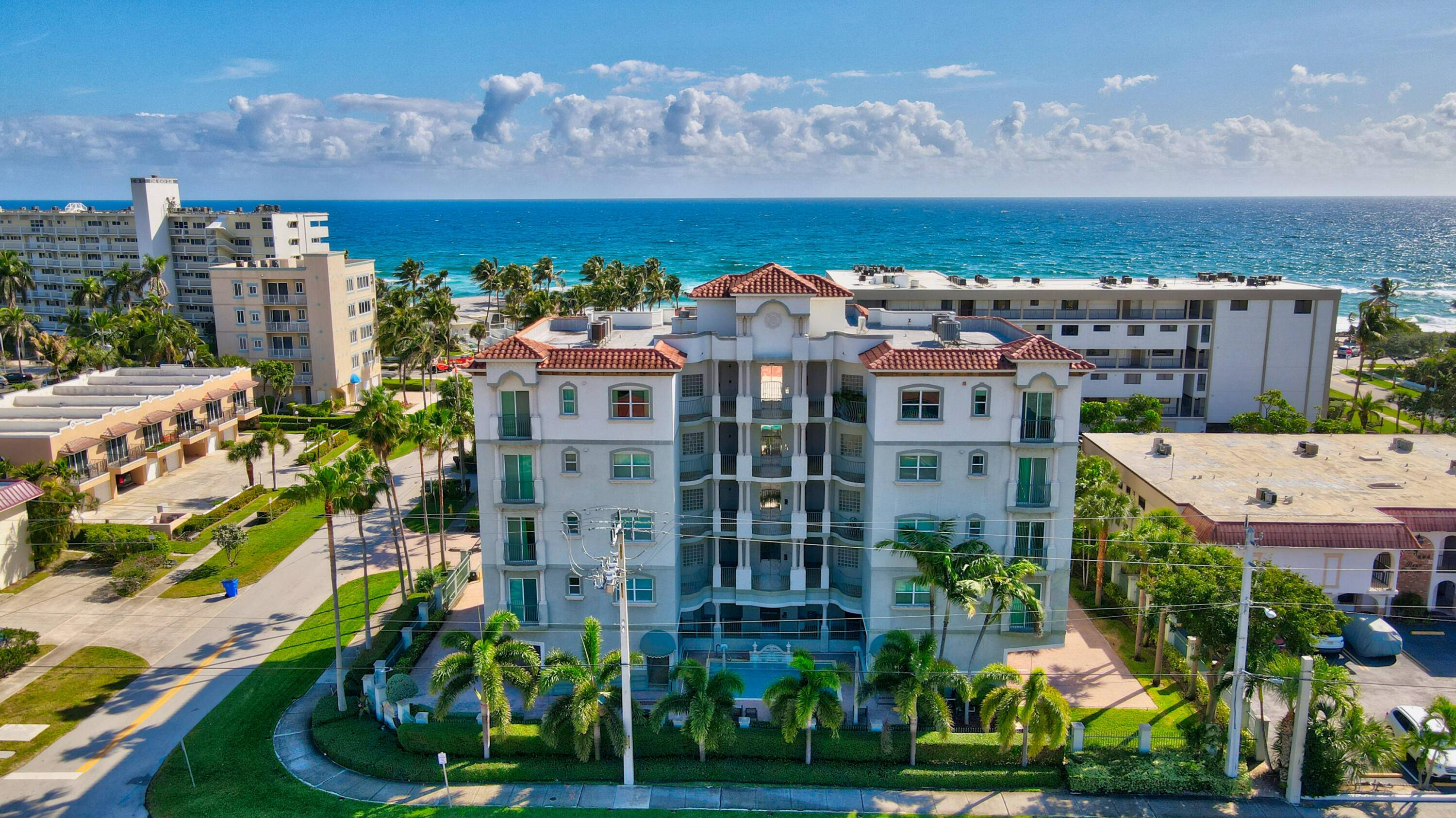 This exquisite 2 bedroom, 2 bathroom condo is located in a desirable boutique building in Deerfield Beach, just one block from the beach.