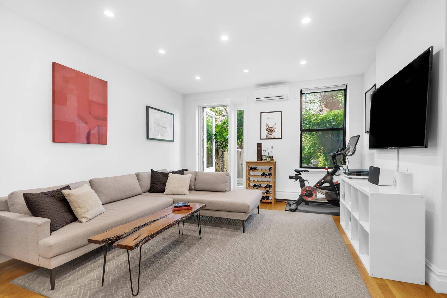 Experience the joys of living in an impeccably renovated boutique condominium in the heart of Carroll Gardens, featuring only 8 luxurious units and an exceptional Brooklyn location !
