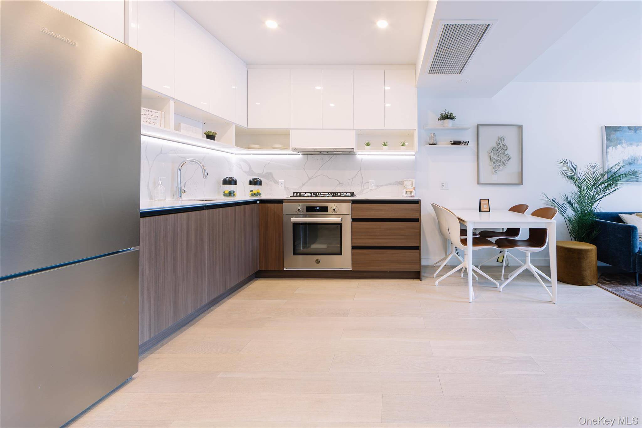 Indulge in the grandeur of dual lobbies with 17 ft ceiling and luxurious condominium living at Northern Parc complete with 24 hour doorman service.
