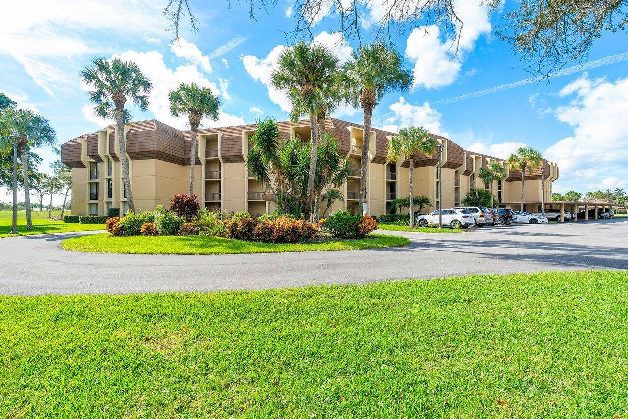 This stunning first floor 2 bd, 2 ba condo offers a lifestyle of elegance tranquility, perfectly situated on a picturesque golf course.