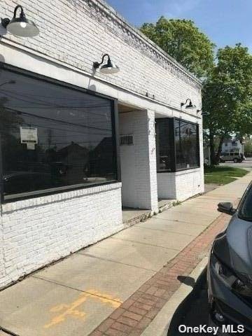 Completely renovated Free Standing building, located centrally in Bethpage Village.