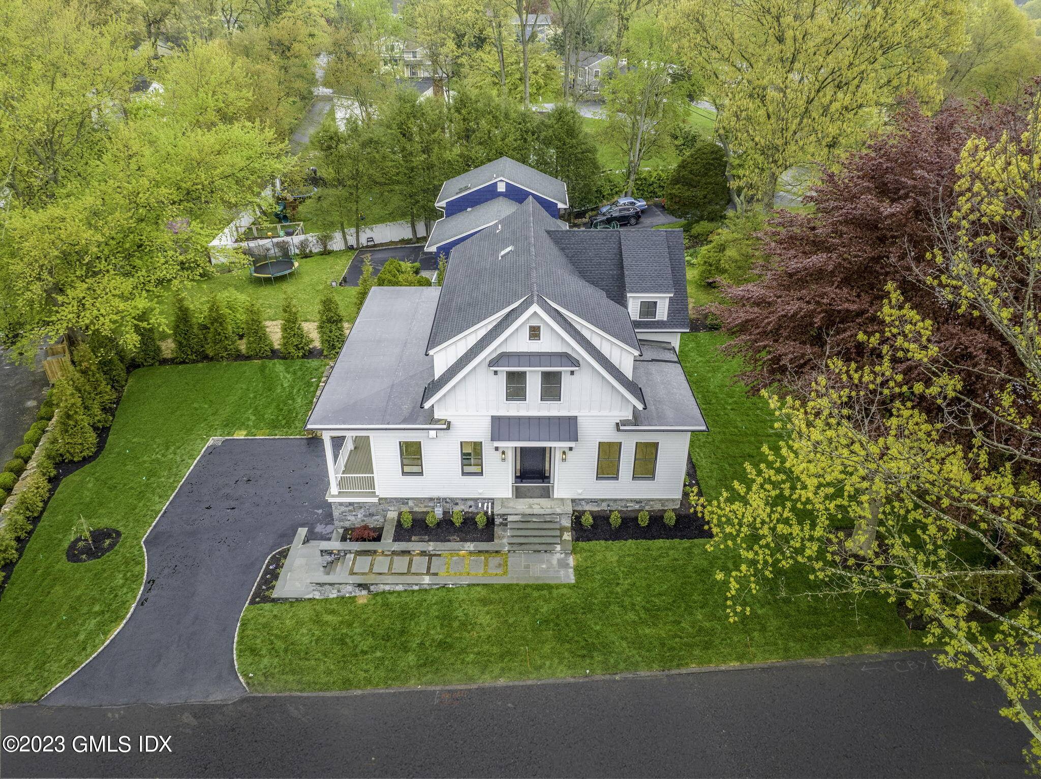 In the esteemed N Mianus School district on the Riverside border of Cos Cob, find a luxurious, turn key modern farmhouse spanning 4200 sq ft.