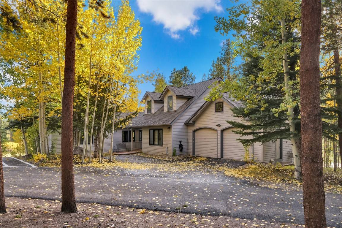 This home sits on a beautiful, treed lot at Keystone Ranch and offers a very private yet convenient location.