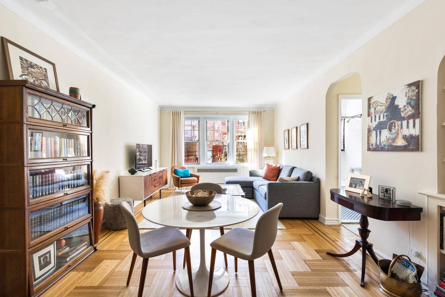 This cozy and and delightful Ditmas Park one bedroom is a lovely gem of a home and located in one of the area's few dog friendly buildings.