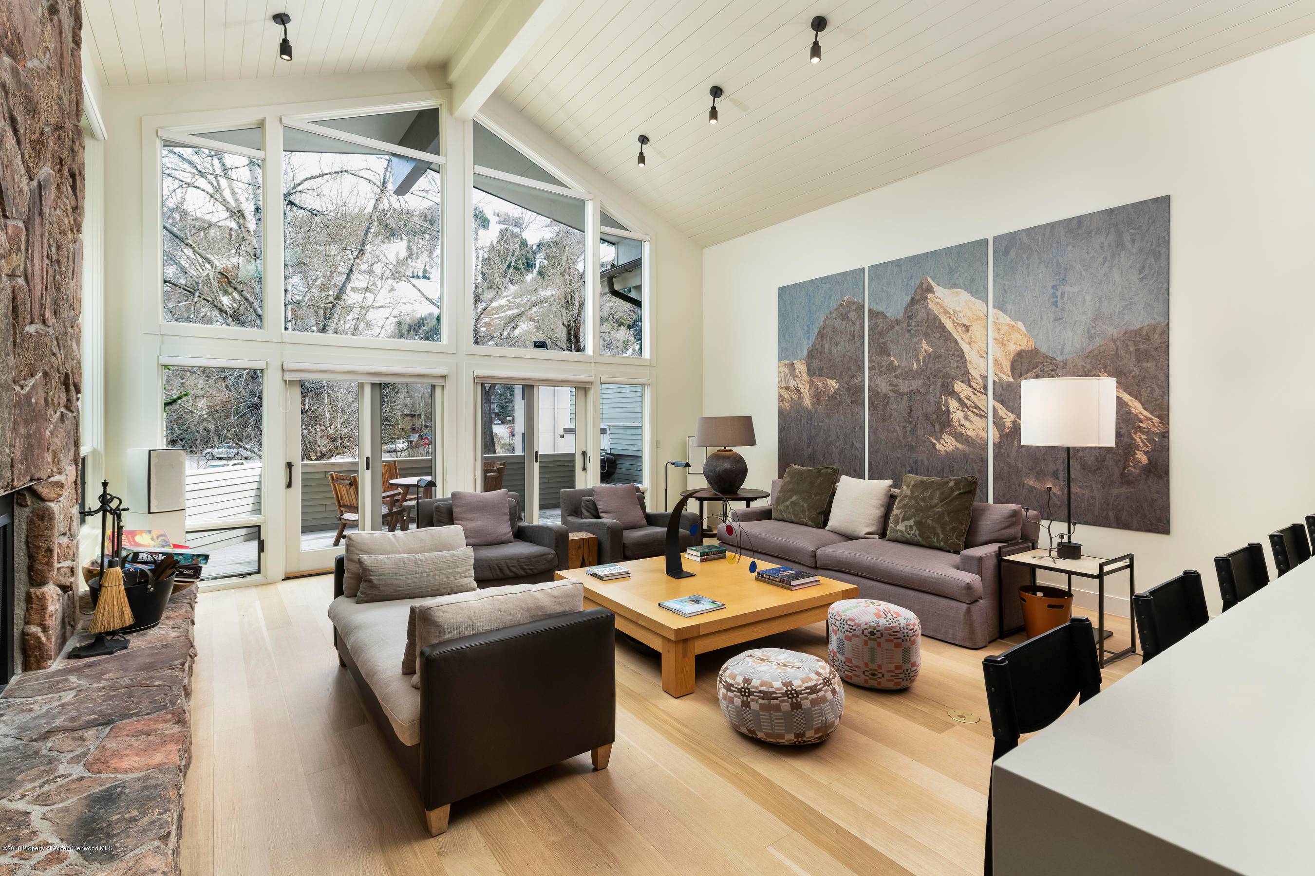 Walk to shopping, dining, hiking, and skiing from this six bedroom, six bathroom residence in downtown Aspen.