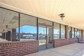 Introducing a prime commercial lease opportunity at Clinton Plaza !