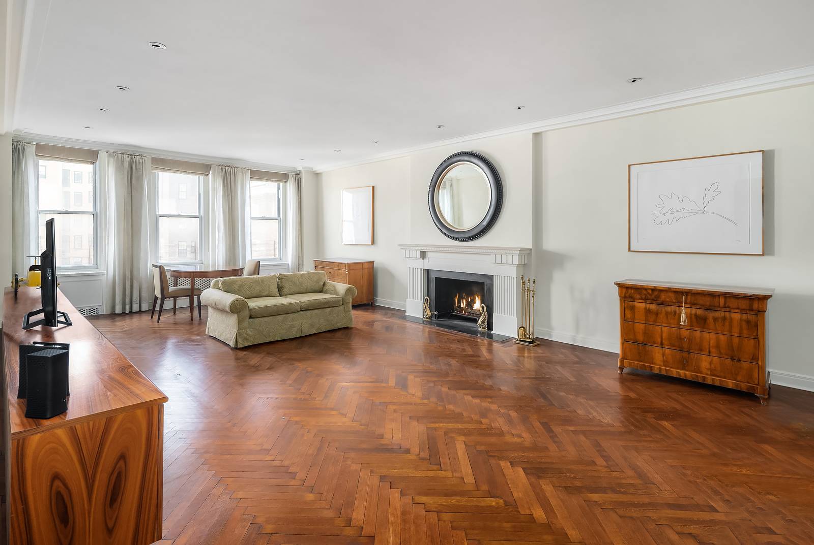 Situated on a coveted block on the Upper East Side, this elegant and charming 2, 500 square foot three bedroom, three and a half bathroom corner residence is the epitome ...