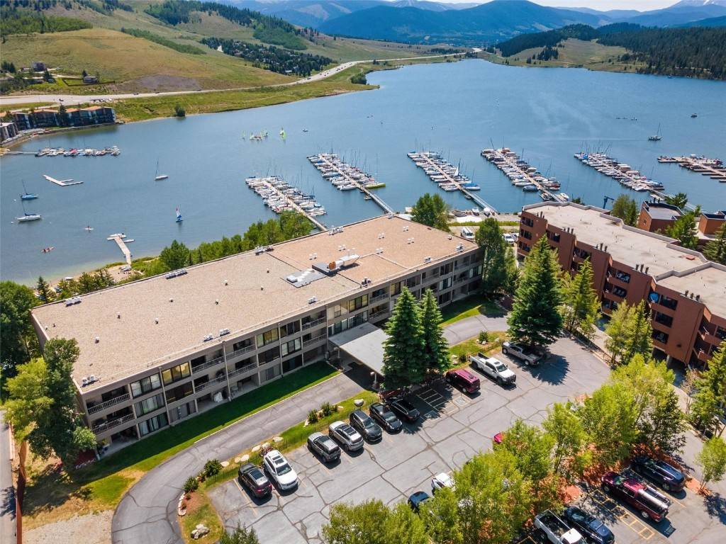 This fully furnished one bedroom, two bathroom beauty is located right on the shores of Lake Dillon !