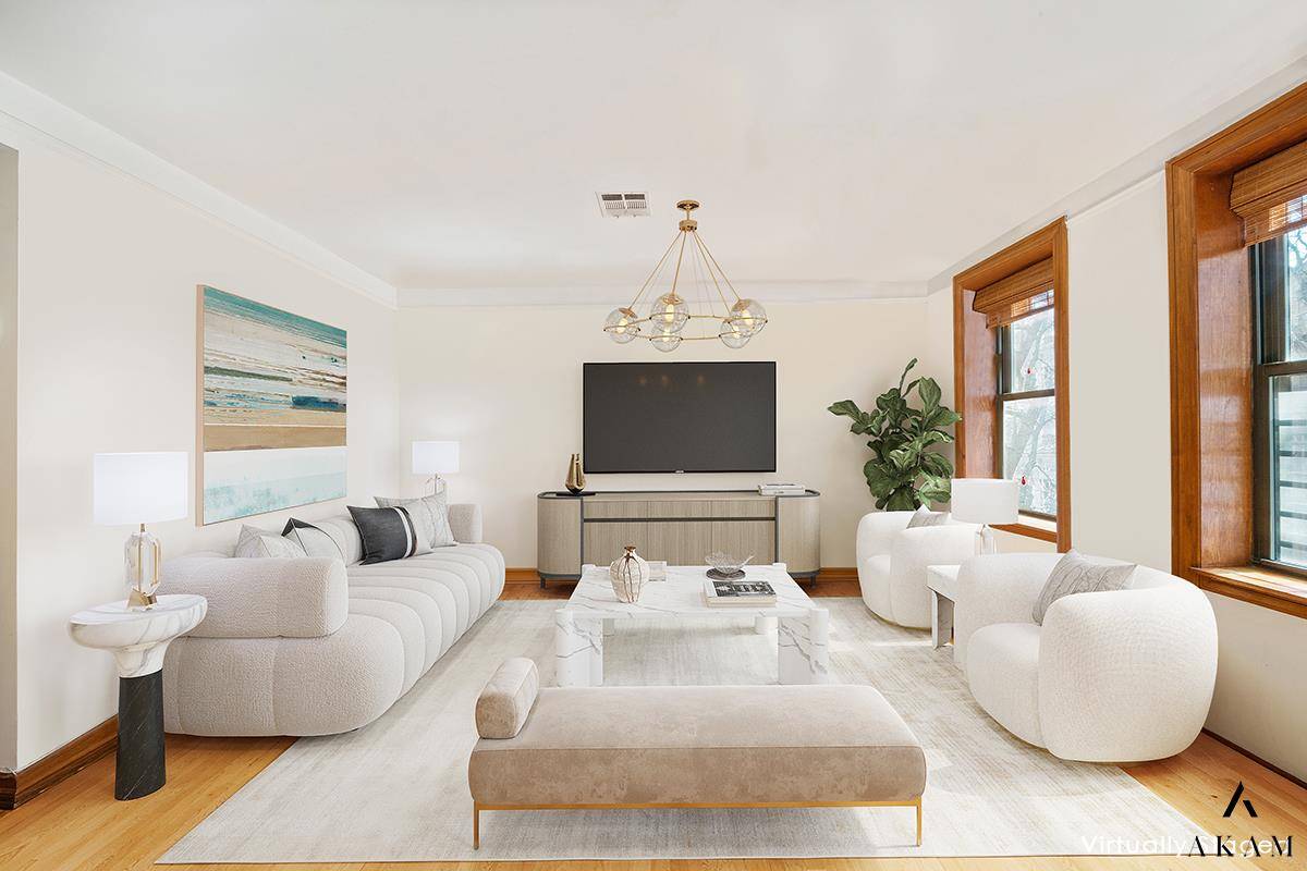 Opportunity to convert this Spacious apartment to 2 BEDROOM 1 BATHROOM home in prime Prospect Heights, Brooklyn.