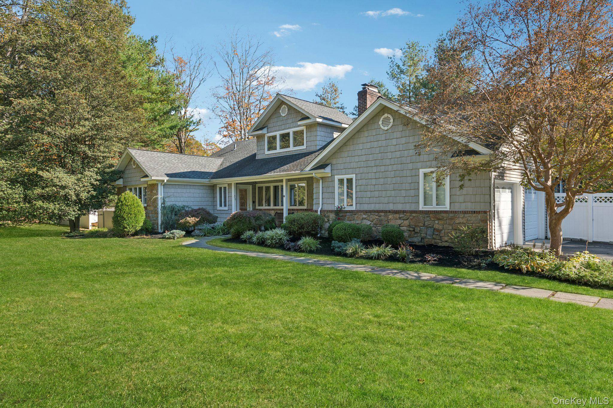 COLD SPRING HILLS ! Spacious Farm Ranch with First Floor Primary Suite !