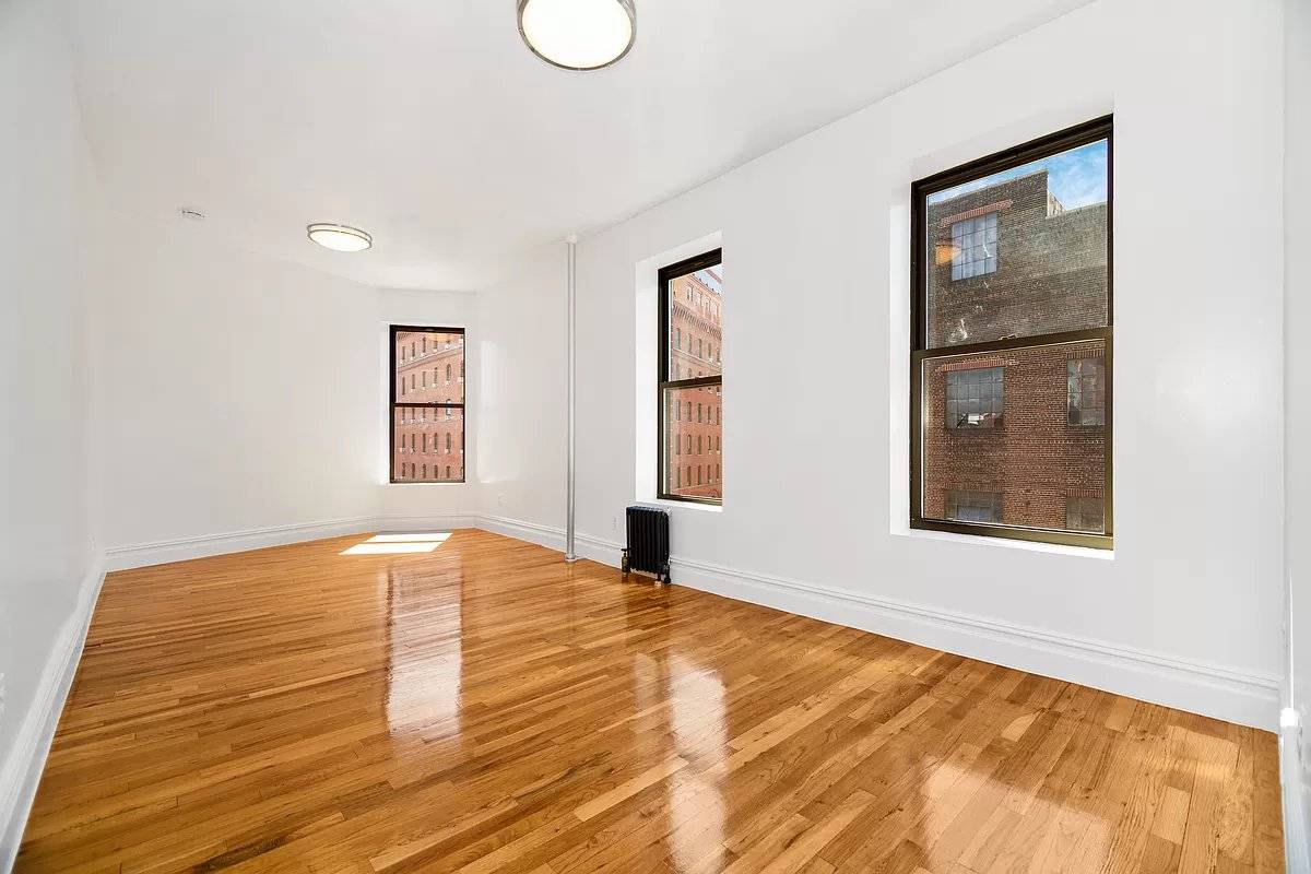 One Bedroom Apartment in The Heart of West Village !