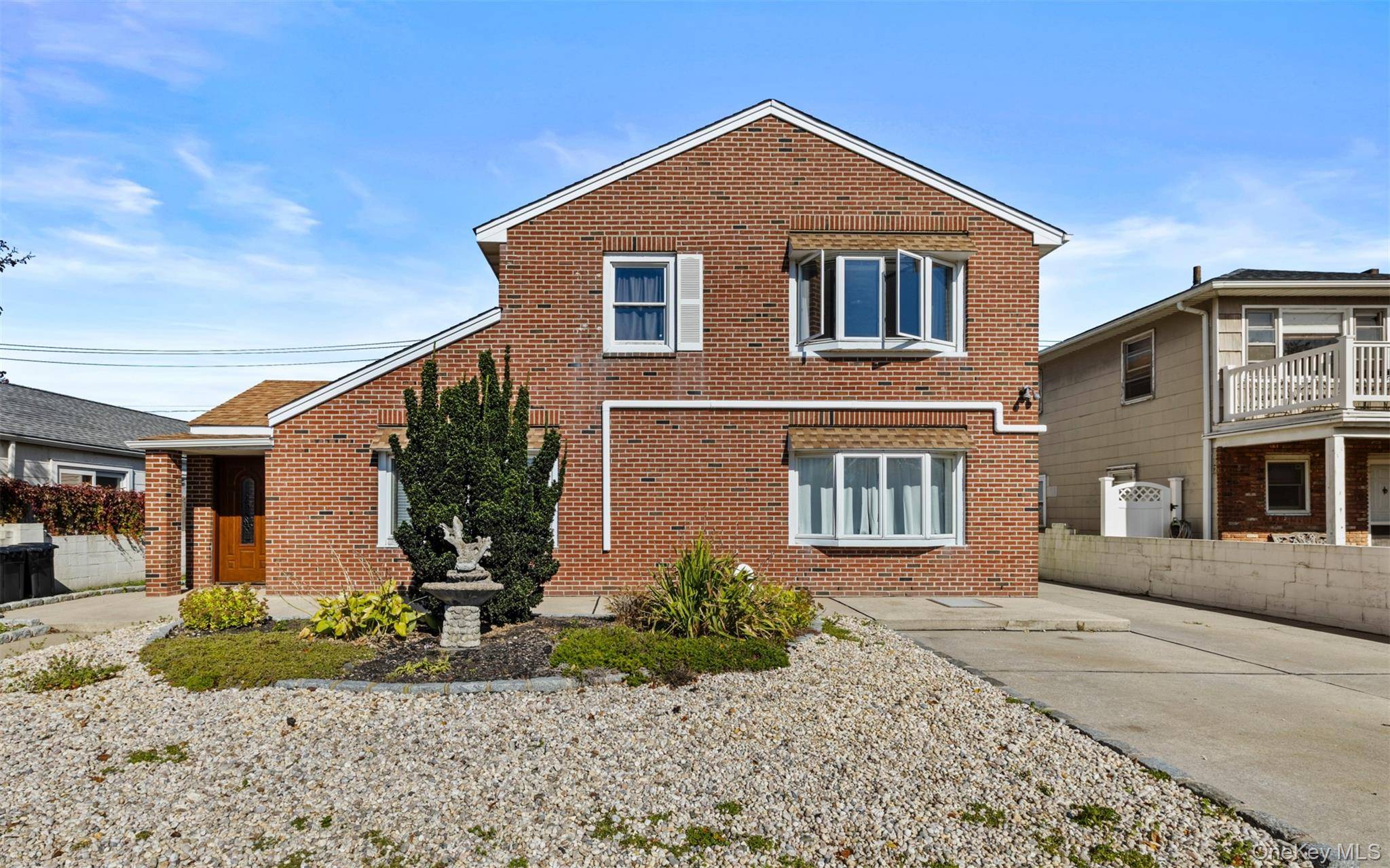 Live the Long Beach lifestyle in this beautifully updated lower unit, featuring 3 bedrooms, 2 full baths, a spacious living room, dining area, kitchen, and den.