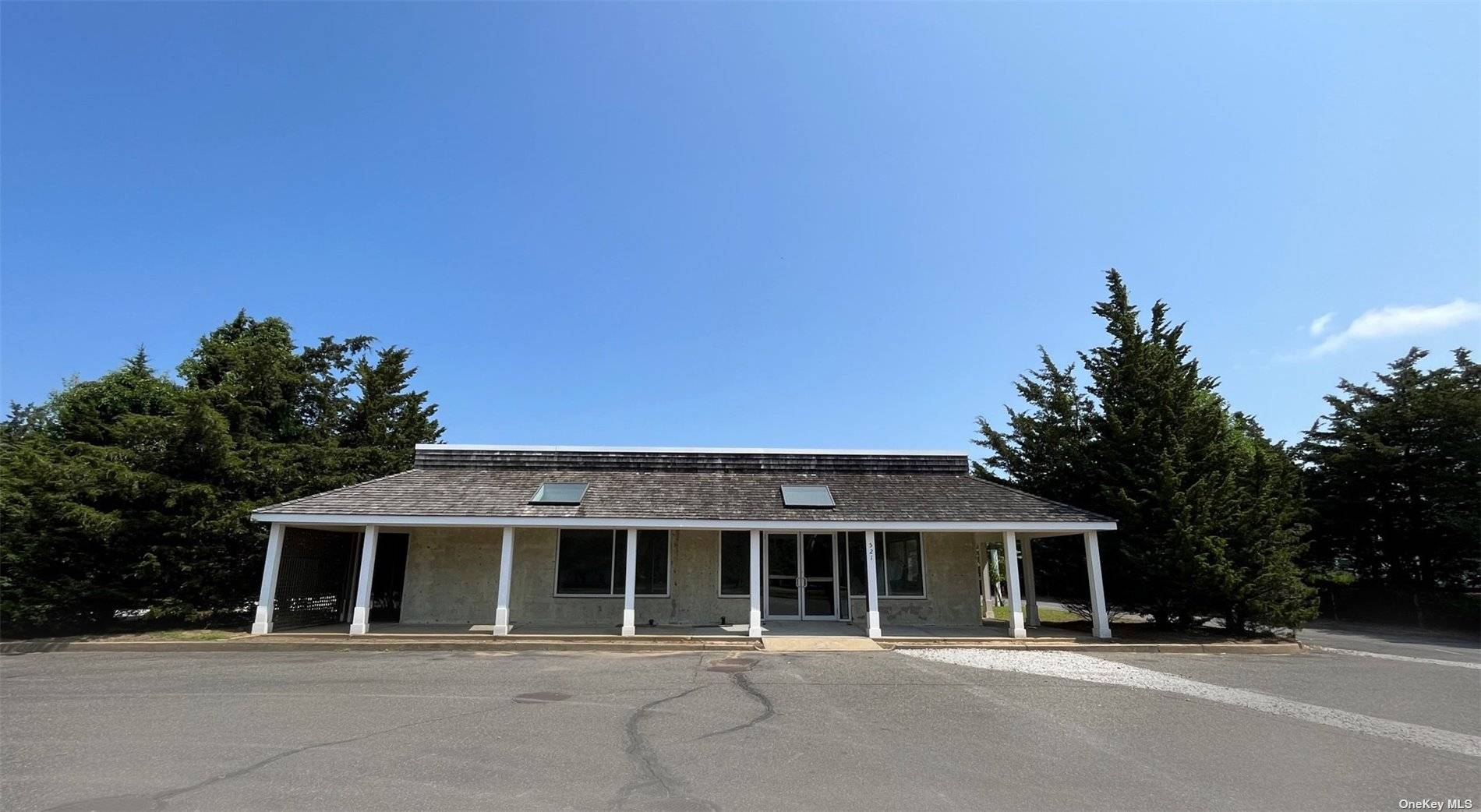 Excellent Opportunity to buy or lease this Commercial property situated in the heart of Amagansett, in East Hampton Township.