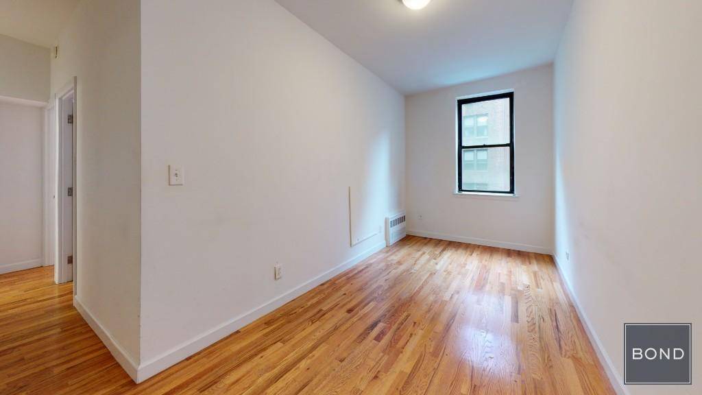 Spacious and renovated 2 bedroom in prime Midtown East location !