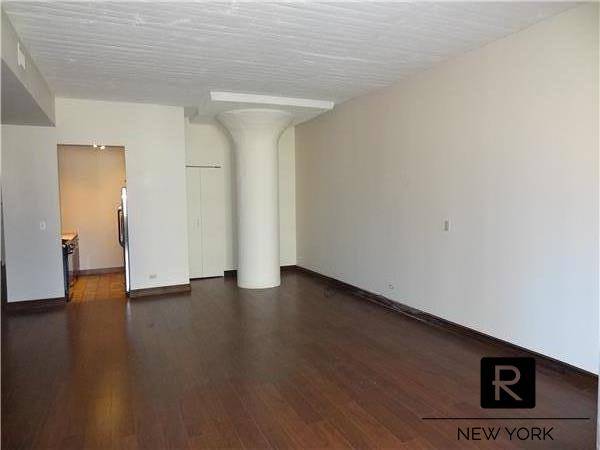 This is a fantastic opportunity to own a luxurious Junior 4 condo in a prime location at 80 Bay Street Landing, 10301.