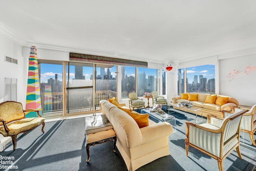 BRAND NEW ON MARKET VIEWS, LIGHT, SPACE, LOCATION AND MORE !