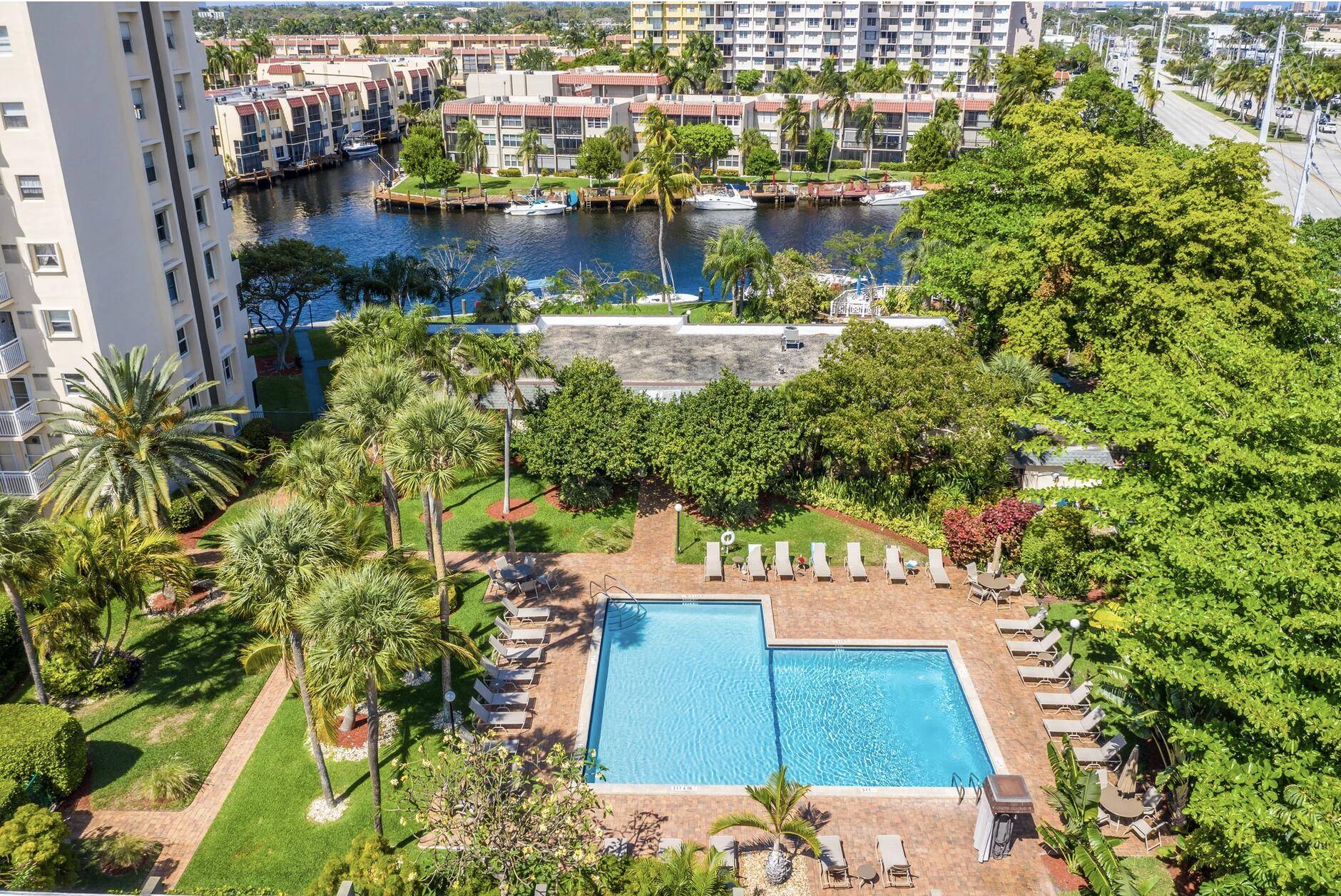 Discover coastal living in this amazing 2 bedroom, 2 bathroom condo with amazing views of Florida's Intracoastal waters.