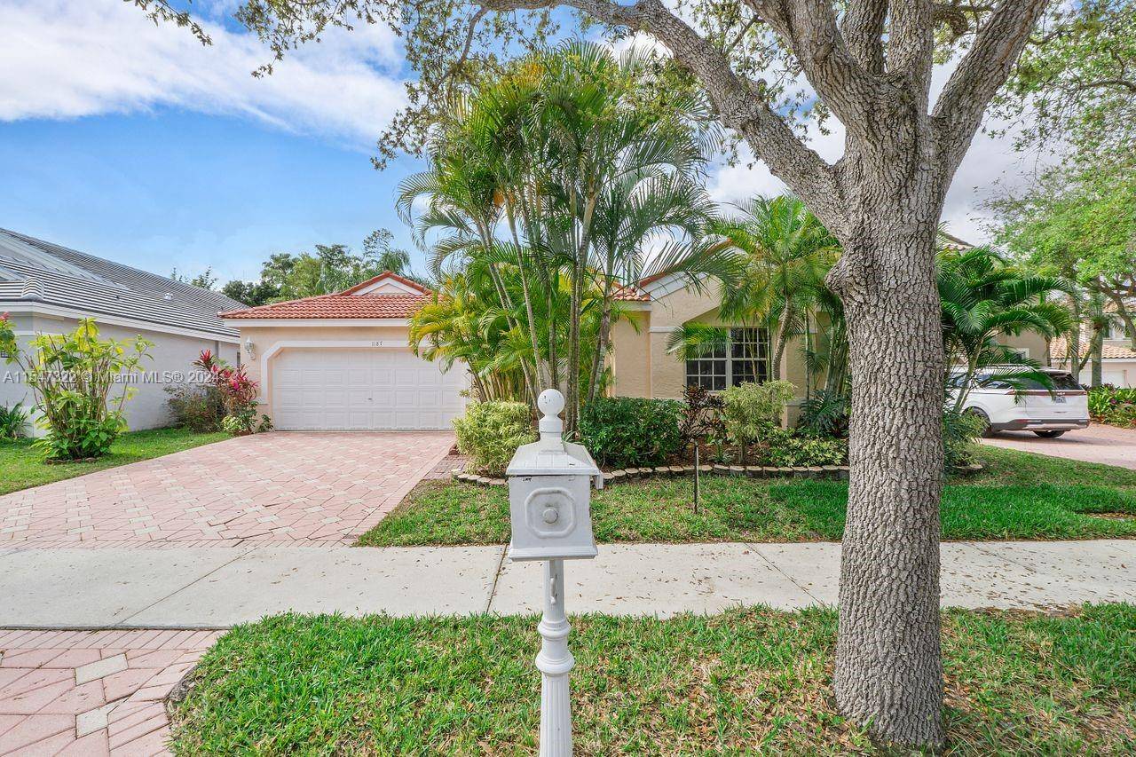 GREAT 4 BEDROOMS AND 2. 5 BATHS ONE STORY HOME IN THE FALLS WESTON WITH THE BEST PUBLIC SCHOOL SYSTEM IN SOUTH FLORIDA.