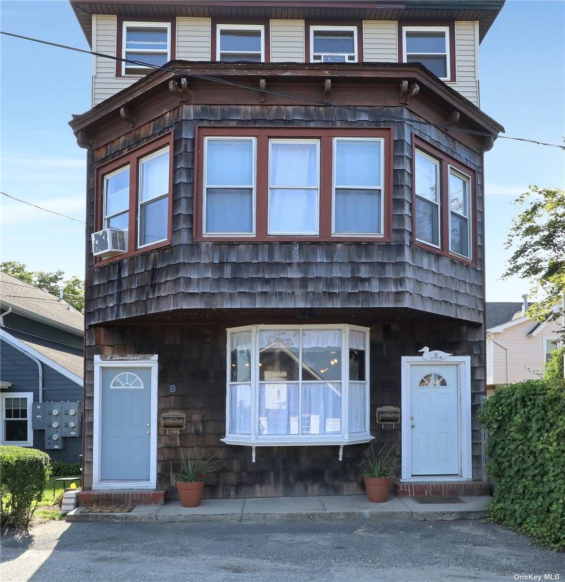 Unique Property. Great for Work from Home or Investment Opportunity Close to Shops, Restaurants, Argyle Park, Argyle Theatre and LIRR !