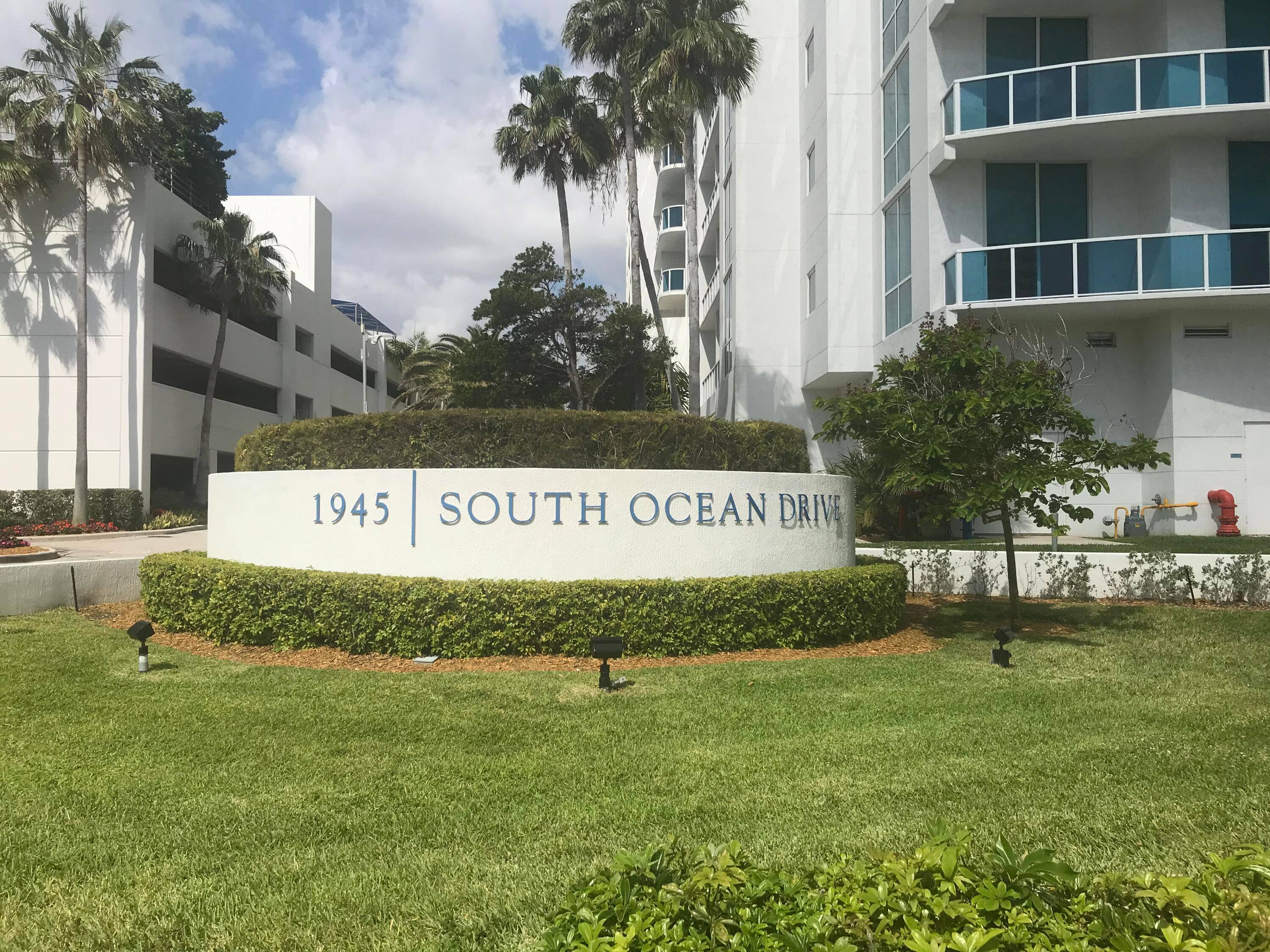 This wonderful condo is situated in the heart of Hallandale Beach, across the beach and with intracoastal view from the balcony.