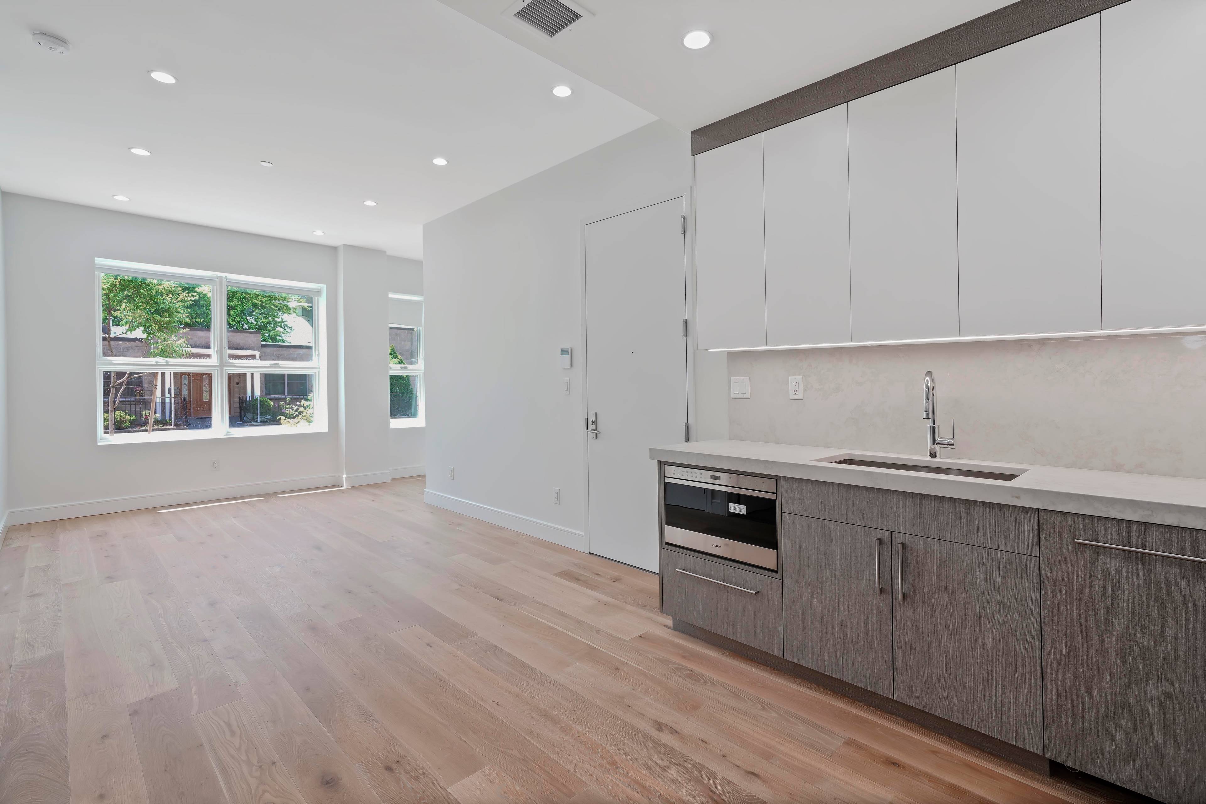 This modern, boutique 8 unit new development is located at 45 Garnet Street in Carroll Gardens is the epitome of elegant simplicity and privacy.