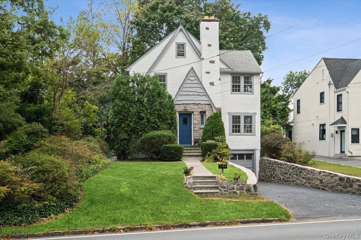 Welcome home ! Features include an entrance hall, large living room with wood burning fireplace and built in cabinets, French doors to patio, formal dining room for family gatherings, brand ...