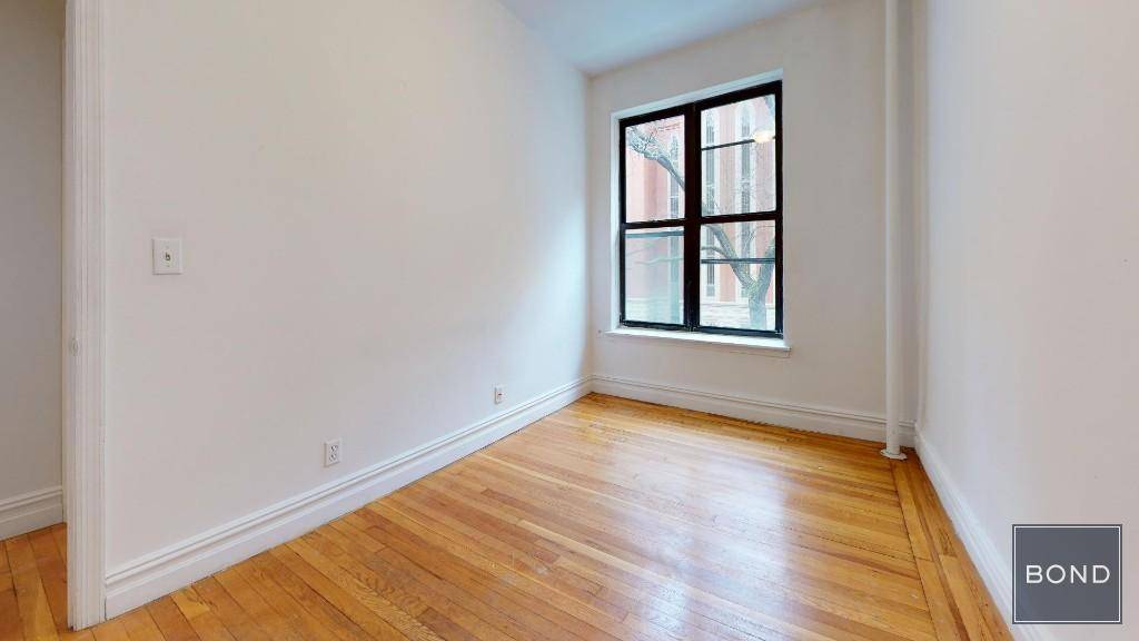 Large and renovated 2 bedroom in the heart of UES.